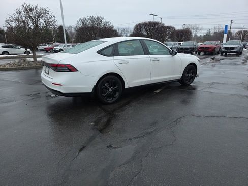 Used 2025 Honda Accord SE image 7
