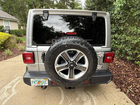 Used 2019 Jeep Wrangler Unlimited Sahara AWD/4WD image 4