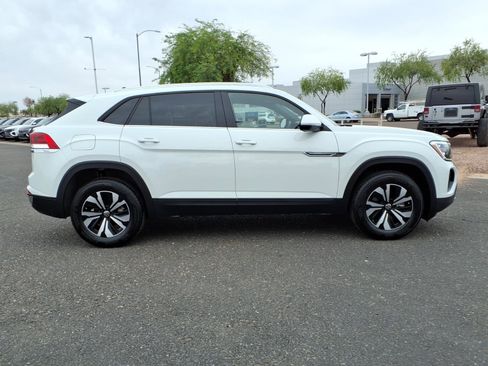 Used 2025 Volkswagen Atlas Cross Sport SE AWD/4WD image 3