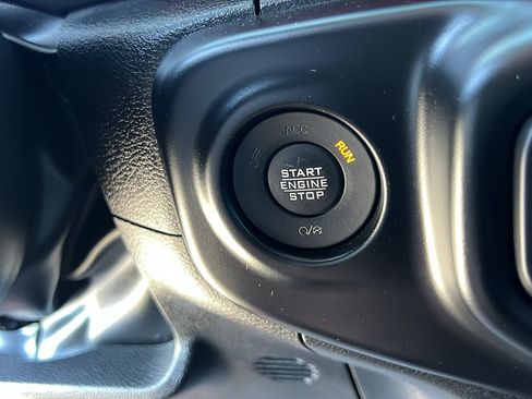 Used 2022 Jeep Gladiator Rubicon AWD/4WD image 25