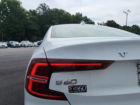 Used 2020 Volvo S60 T5 Momentum FWD image 13