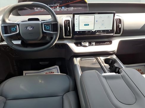 New 2025 Ford Expedition Active image 5