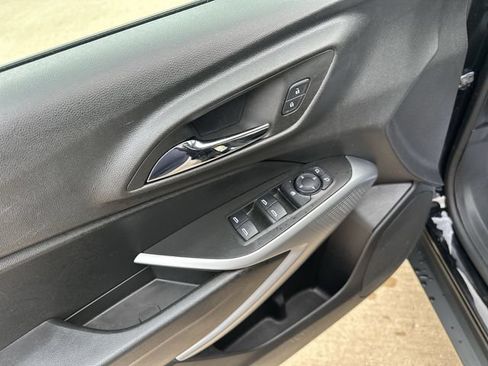 Used 2024 Chevrolet Trax RS FWD image 25