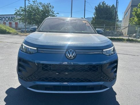 Used 2025 Volkswagen Tiguan SEL R-Line AWD/4WD image 3