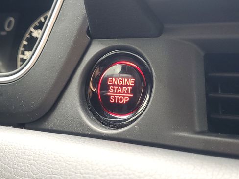 Used 2025 Honda Pilot Sport image 31
