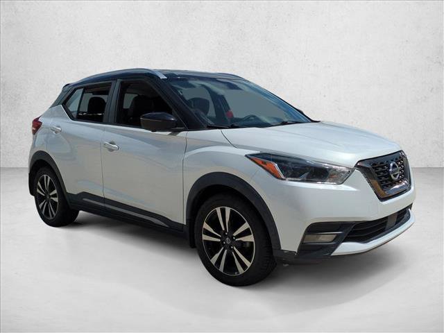 Used 2020 Nissan Kicks SR w/ SR Premium Package FWD image 3