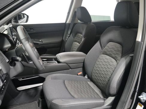 New 2025 Nissan Pathfinder SV image 10