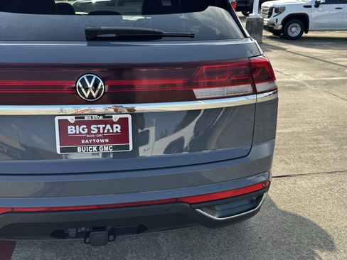 Used 2024 Volkswagen Atlas Cross Sport SE w/ Black Wheel Package FWD image 10