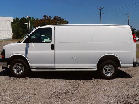 Used 2025 GMC Savana 2500 w/ Driver Convenience Package RWD image 4