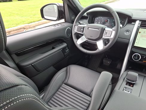 New 2026 Land Rover Discovery S AWD/4WD image 8