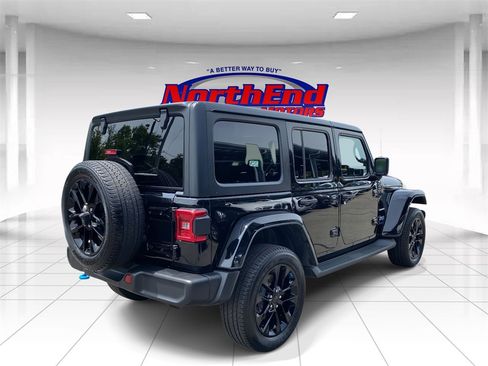 Used 2022 Jeep Wrangler Unlimited Sahara w/ Cold Weather Group image 7