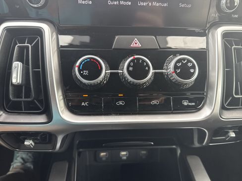 Used 2023 Kia Sorento LX AWD/4WD image 28