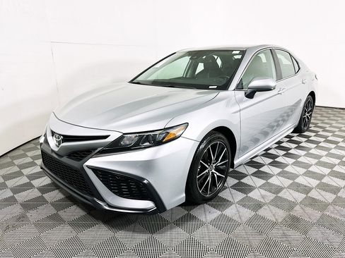 Used 2021 Toyota Camry SE image 7