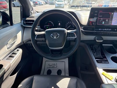 Used 2021 Toyota Sienna XSE image 17