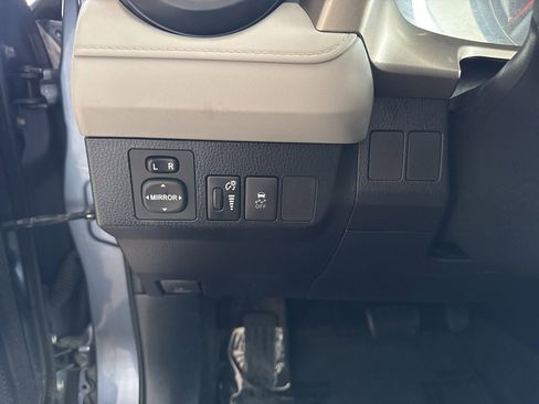 Used 2013 Toyota RAV4 LE image 16