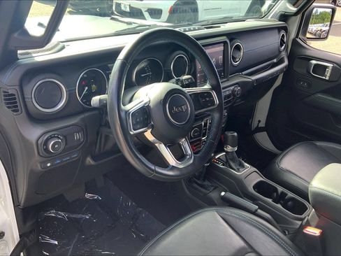 Used 2023 Jeep Wrangler Unlimited Rubicon 4xe w/ Cold Weather Group AWD/4WD image 17