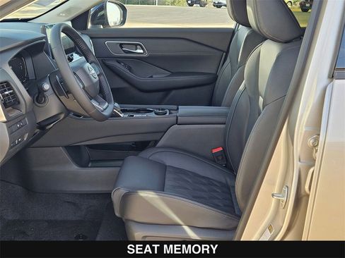 New 2026 Nissan Rogue Platinum image 11