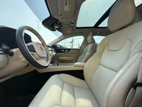 Used 2022 Volvo S60 B5 Momentum image 7