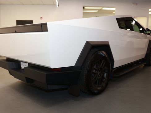 Used 2024 Tesla Cybertruck AWD Crew Cab image 7