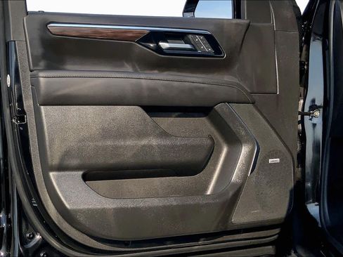 Used 2026 Chevrolet Suburban LT w/ Comfort Package RWD image 21