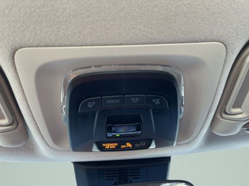 Used 2025 Toyota Corolla LE image 19