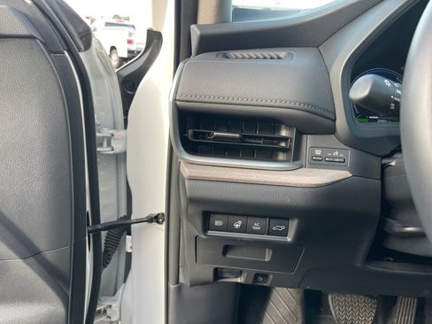 Used 2024 Toyota Grand Highlander XLE image 17