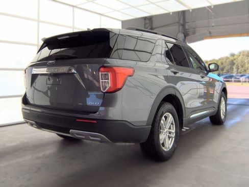 Used 2022 Ford Explorer XLT w/ Equipment Group 202A AWD/4WD image 4