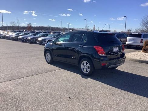 Used 2020 Chevrolet Trax LT w/ LT Convenience Package image 7