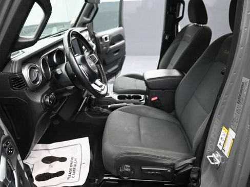 Used 2019 Jeep Wrangler Unlimited Sahara w/ Dual Top Group AWD/4WD image 12