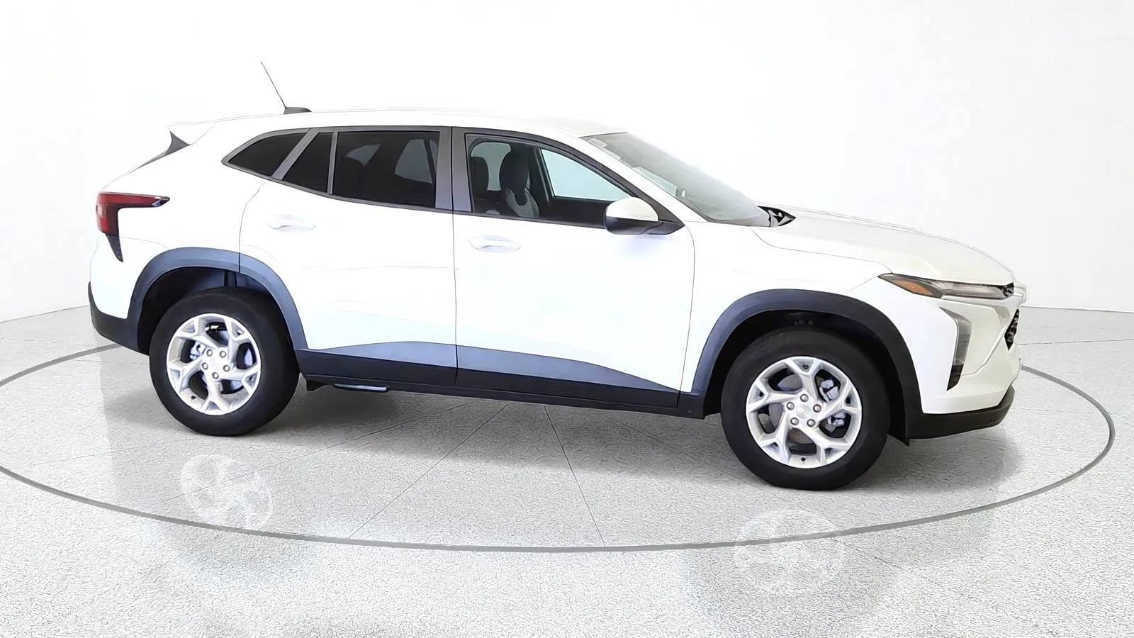 Used 2024 Chevrolet Trax LS w/ LS Convenience Package FWD image 10