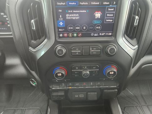 Used 2020 Chevrolet Silverado 1500 LT Trail Boss AWD/4WD image 19
