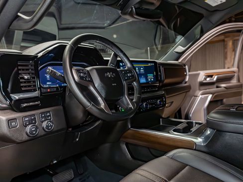 Used 2024 Chevrolet Silverado 2500 High Country w/ High Country Premium Package image 17