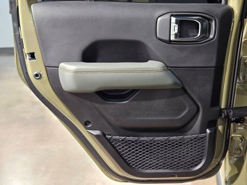 Used 2025 Jeep Gladiator Mojave w/ Convenience Group image 33