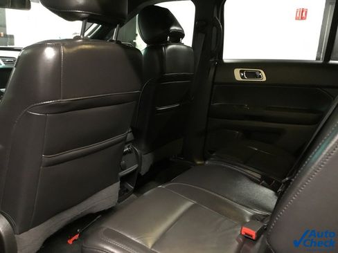 Used 2015 Ford Explorer XLT w/ Equipment Group 202A image 28