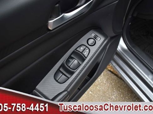 Used 2024 Nissan Altima 2.5 SV image 17