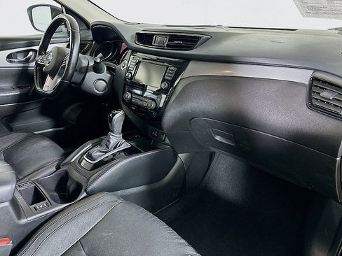 Used 2020 Nissan Rogue Sport SL w/ Premium Package FWD image 31
