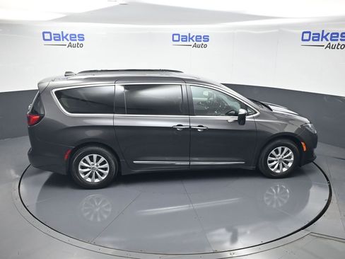 Used 2019 Chrysler Pacifica Touring-L FWD image 53