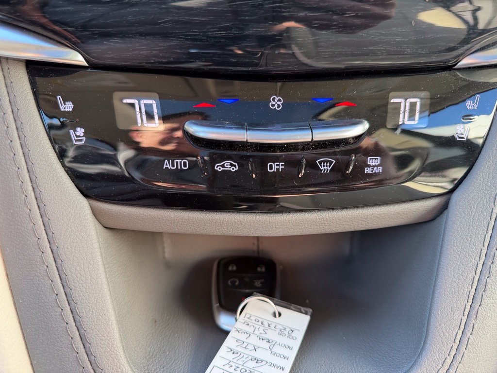 Used 2024 Cadillac XT6 Premium Luxury AWD/4WD image 17