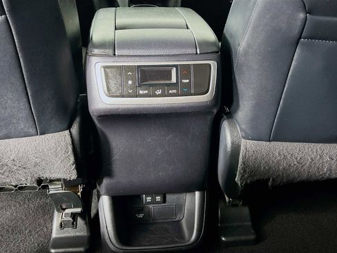 Used 2018 Toyota Highlander XLE image 27