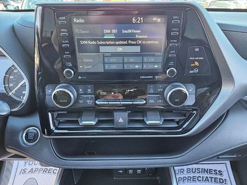 Used 2021 Toyota Highlander XLE image 22