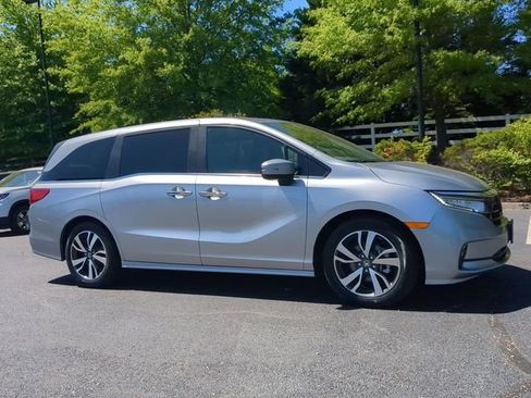 Used 2023 Honda Odyssey Touring image 2