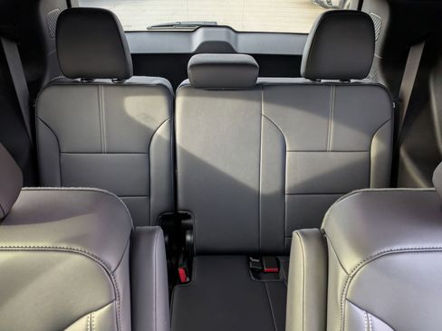 New 2026 GMC Acadia Elevation w/ Elevation Premium Package AWD/4WD image 9
