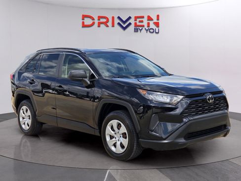 Used 2019 Toyota RAV4 LE image 7