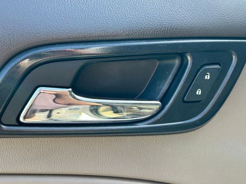 Used 2017 GMC Yukon SLT w/ Premium Edition image 30