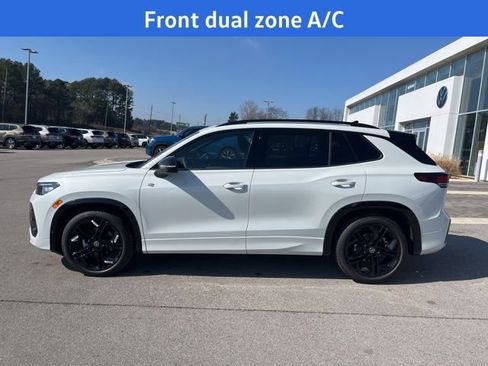 New 2026 Volkswagen Tiguan SE R-Line FWD image 3