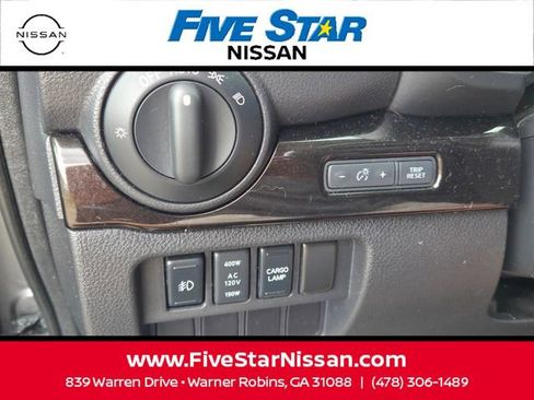 Used 2017 Nissan Titan SV RWD image 28
