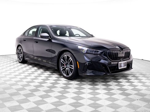 Used 2024 BMW 540i xDrive w/ Premium Package AWD/4WD image 7