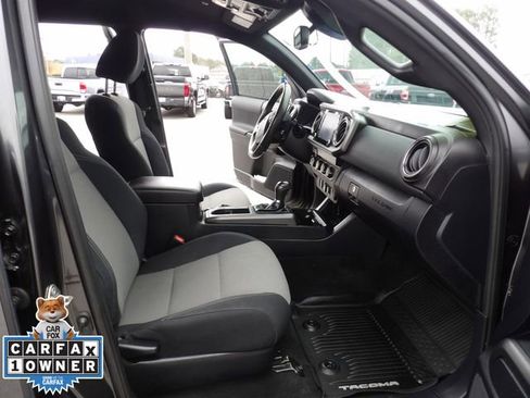 Used 2020 Toyota Tacoma TRD Off-Road image 37