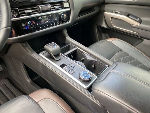 Used 2024 Nissan Pathfinder Platinum w/ Cargo Package AWD/4WD image 12