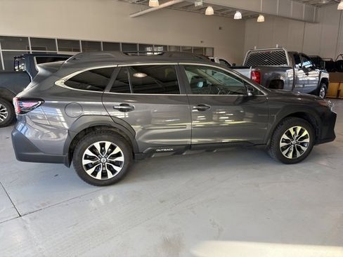 Used 2023 Subaru Outback Limited image 6
